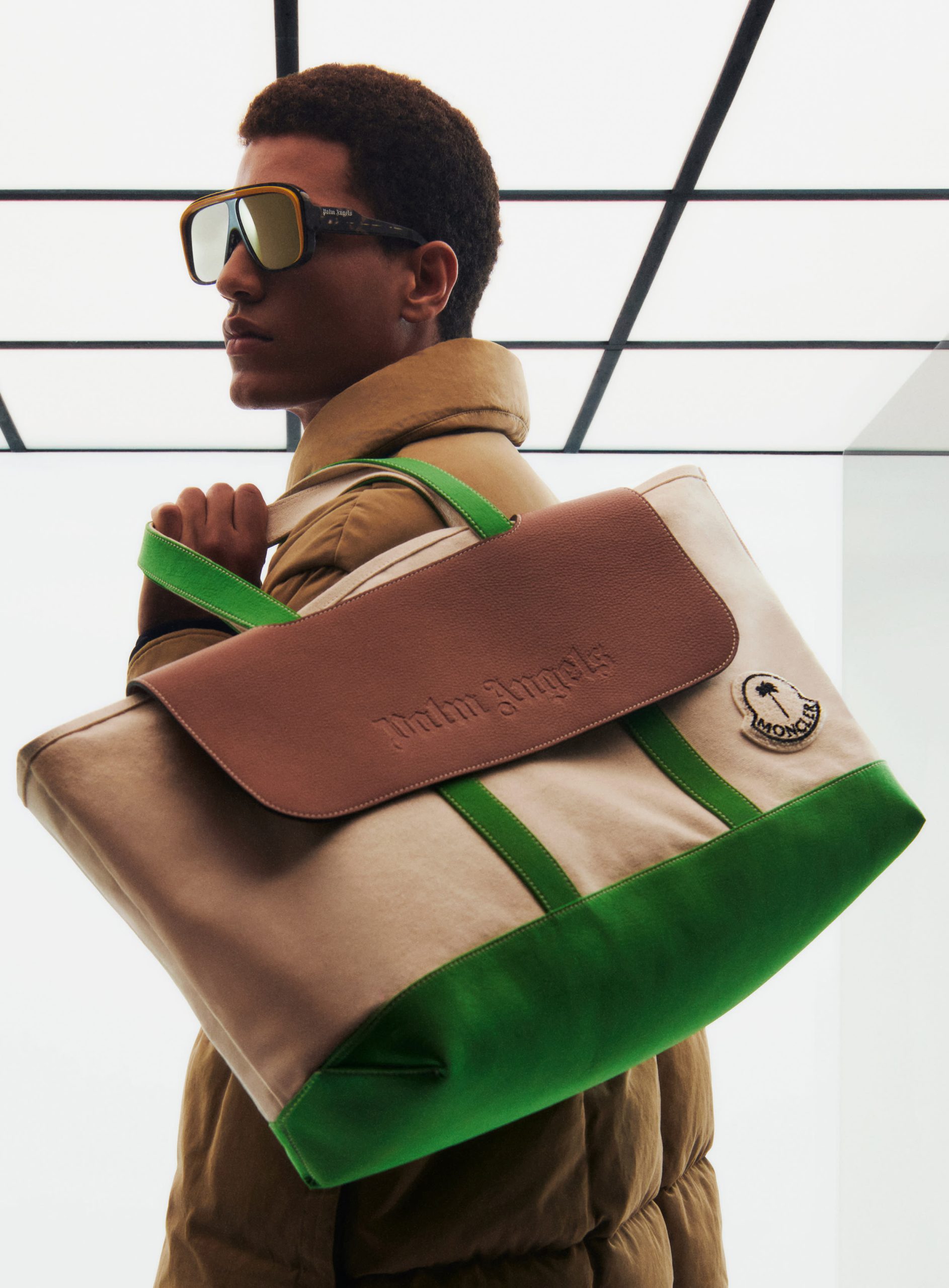 La libertà edonistica della nuova collezione di Moncler x Palm Angels. 