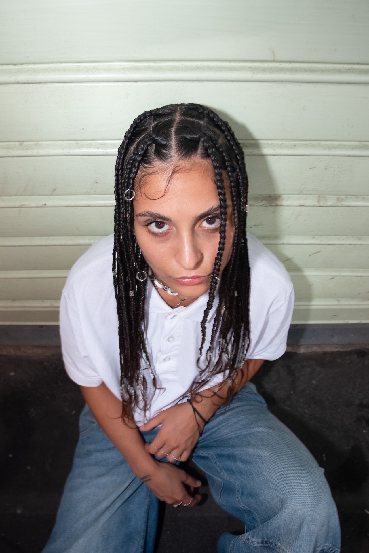 Emili Kasa durante il debutto di “Elodie”