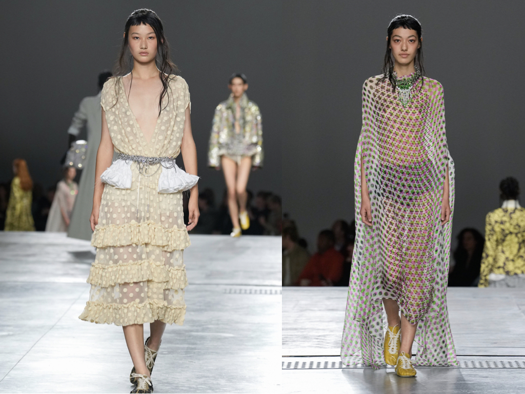 Abito lungo scenografico della collezione Dries Van Noten SS 2026 in passerella
