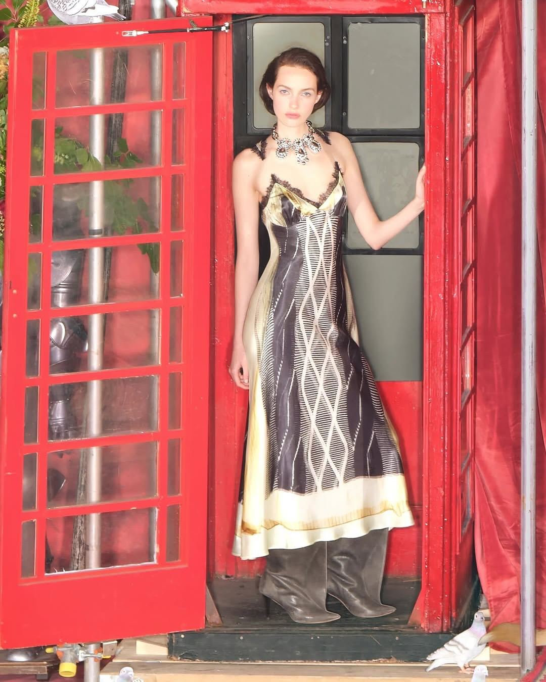 Glenn Martens e H&M presentano ufficialmente la capsule nata dal loro incontro creativo.