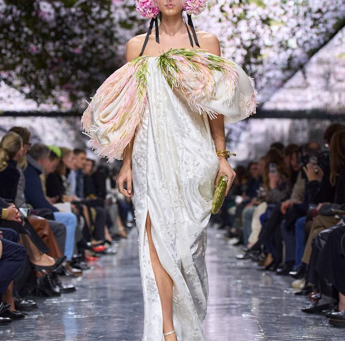 Ecosistemi in movimento: il debutto di Jonathan Anderson nell’Haute Couture di Dior 