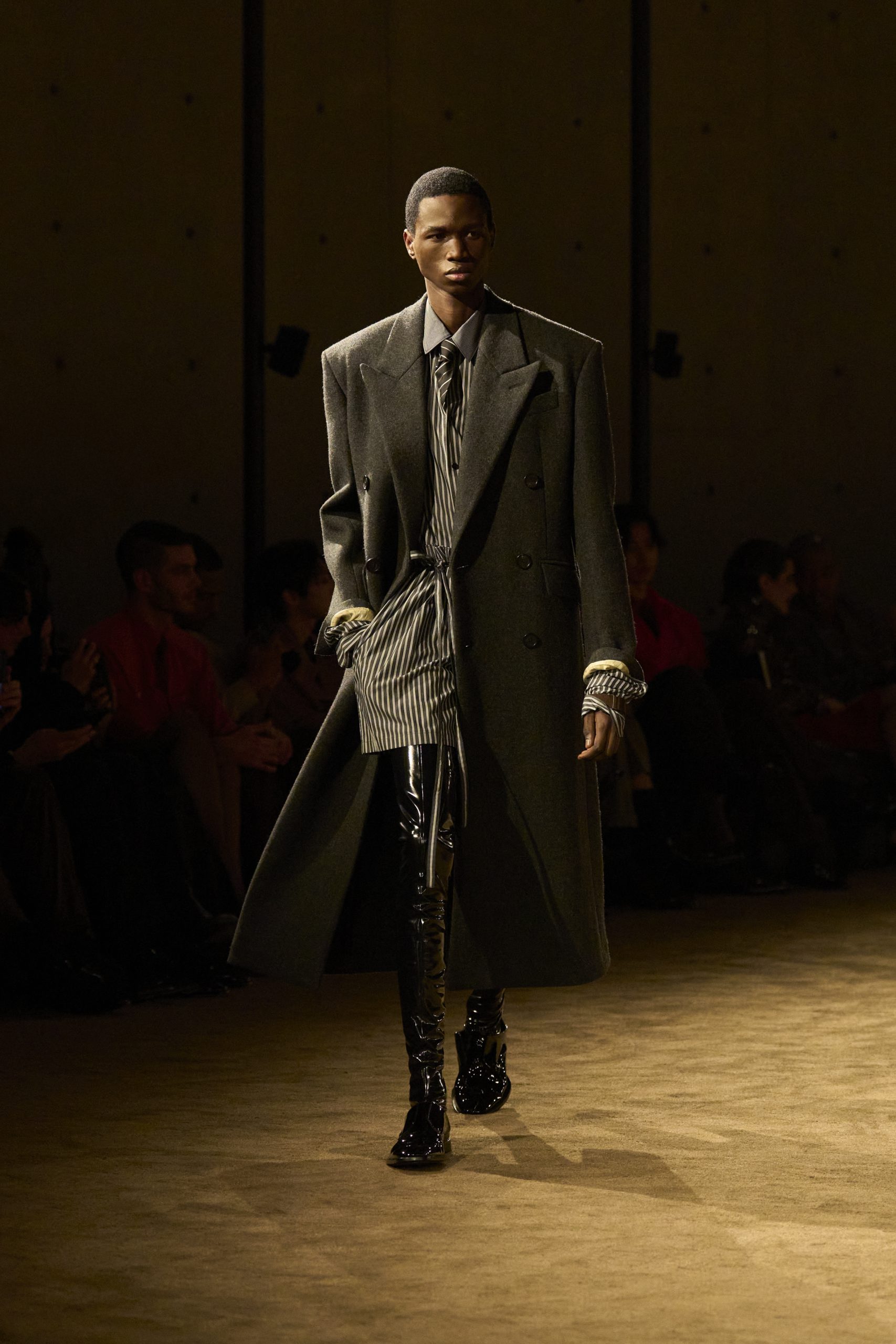 Le prime luci dell’alba: Saint Laurent Men FW 2026