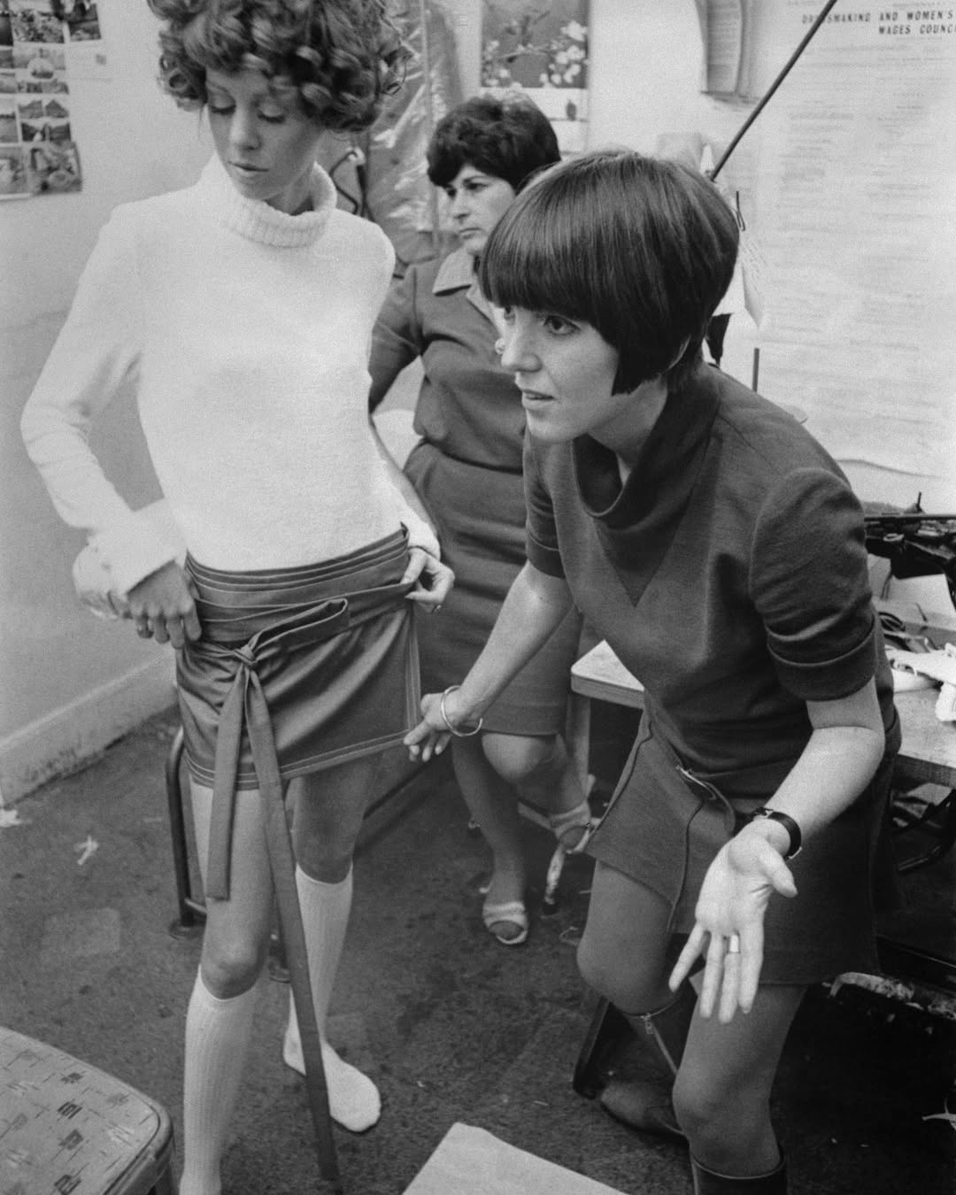 La minigonna: da capo rivoluzionario a strumento di omologazione borghese