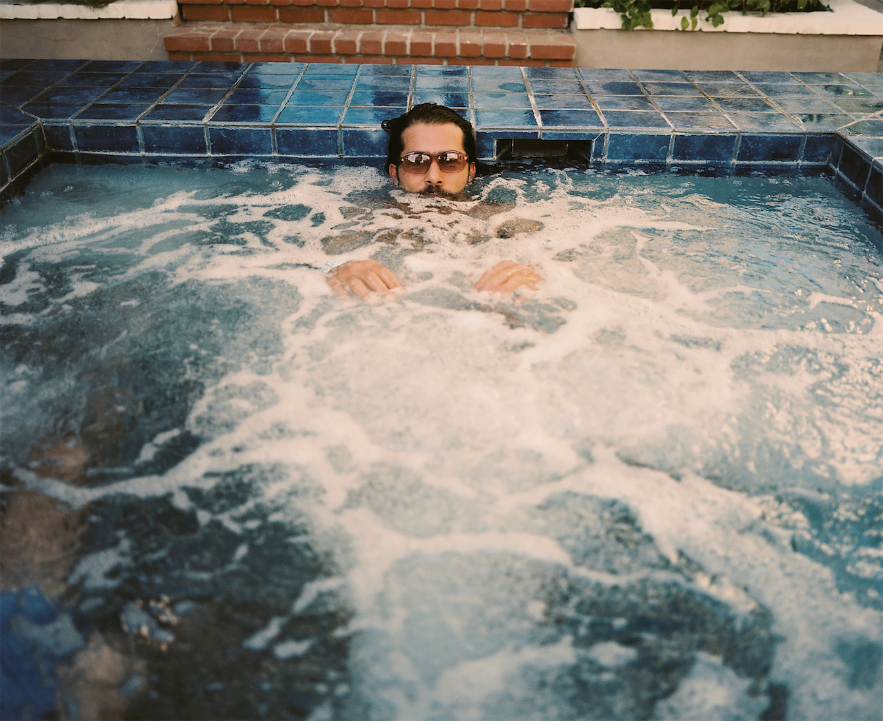 Appunti visivi della cultura giovanile parigina: Neil Faveris-Essadi in mostra presso Saint Laurent Babylone