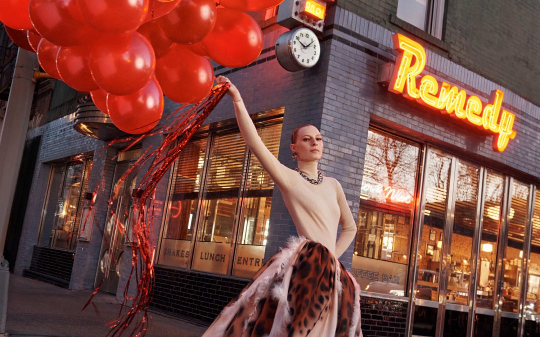 Chanel Métier D’art 2026 campaign: l’energia cosmopolita e la matrice straordinaria del quotidiano 