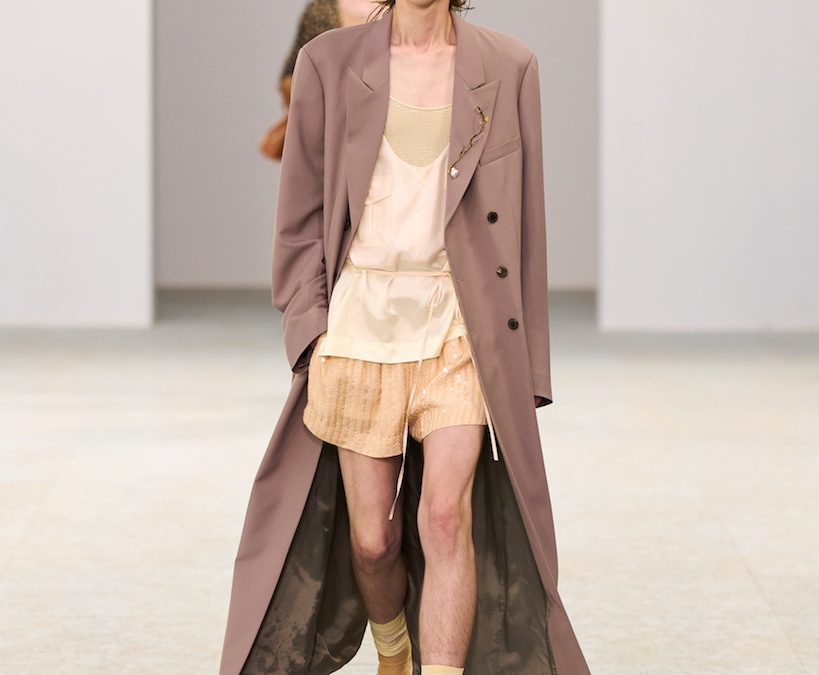 I mondi onirici di Dries Van Noten: fantasie mitologiche en plein air 