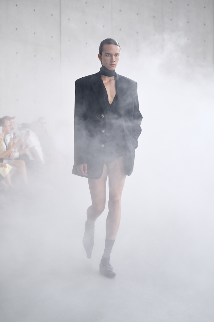 La seduzione nasce nell’assenza: Saint Laurent e la sobrietà di stile come nuovo linguaggio 