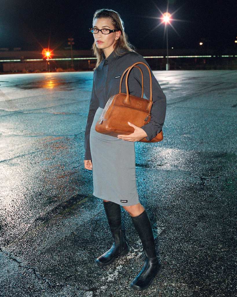 L’universo crepuscolare di Miu Miu: Hailey Bieber e Xiao Wen Ju sono le protagoniste della nuova campagna FW 2026 