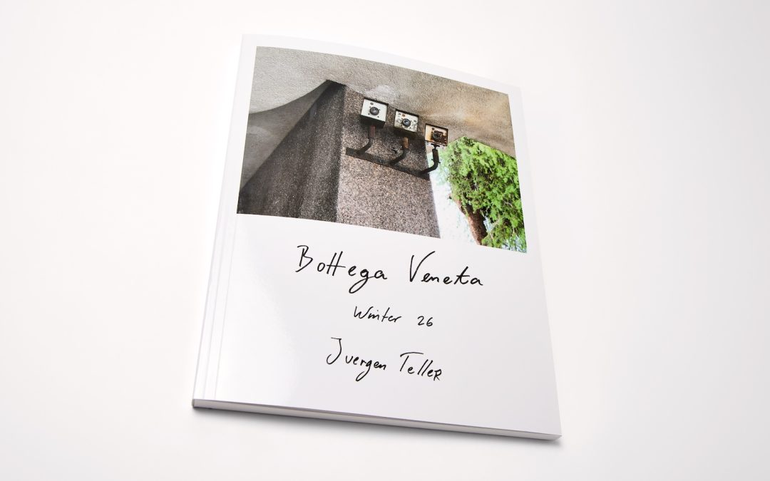 Bottega Veneta presenta la fanzine Winter 2026 firmata Juergen Teller