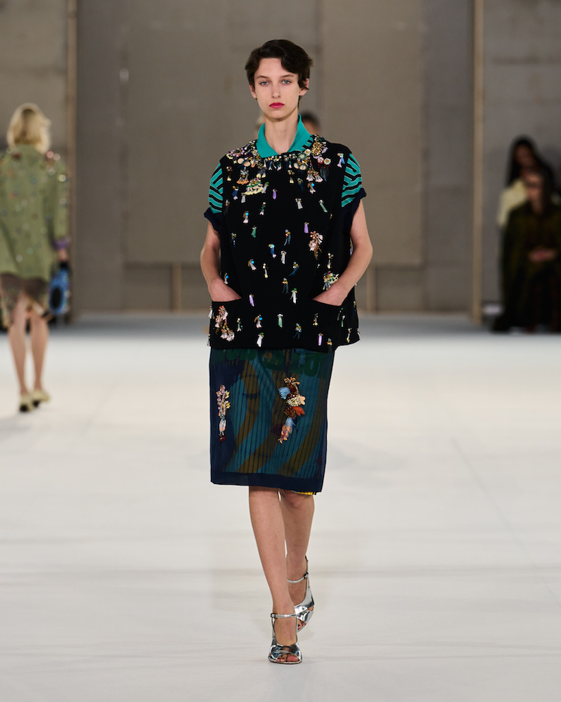 Linguaggi estetici in technicolor: il glamour cinematografico di Dries Van Noten giunge nel quotidiano